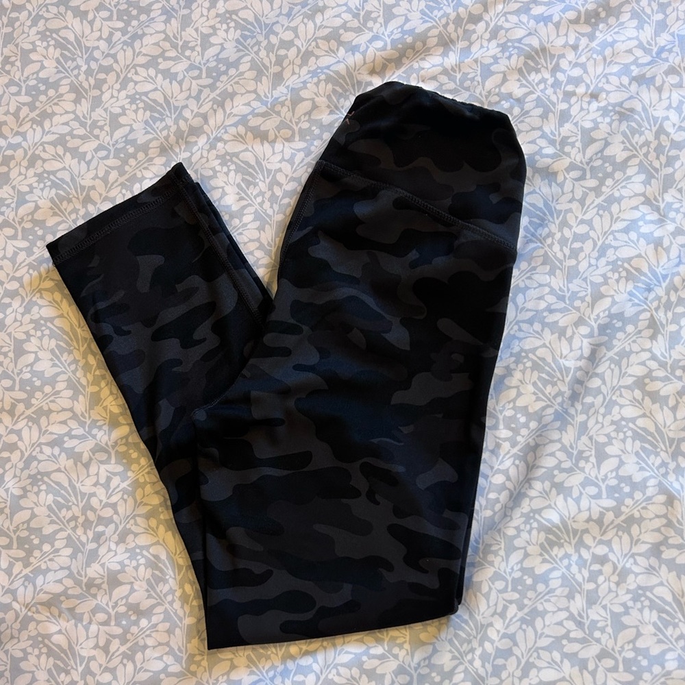 Danskin Gray and Black Camo Capri leggings size S